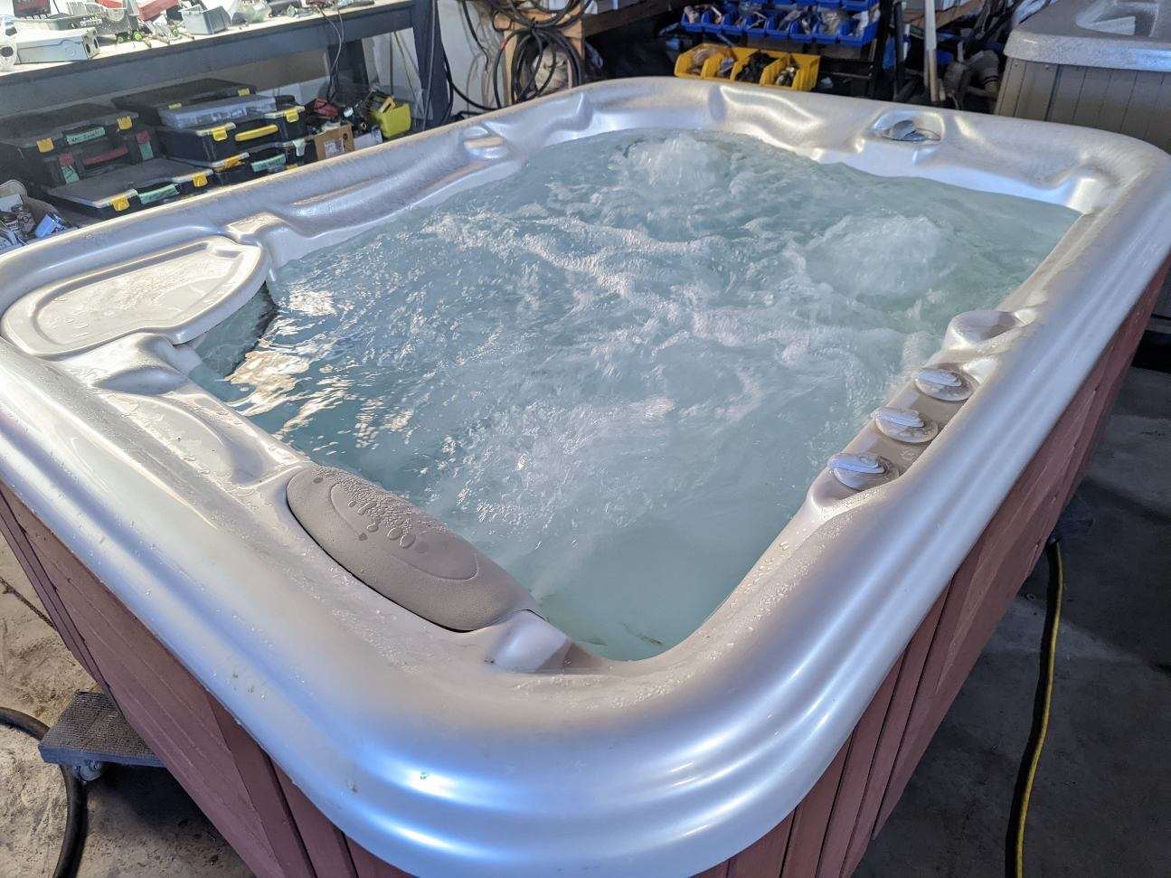 2005 Hot Springs Jetsetter 2 3 Person Hot Tub With Lounge Respa